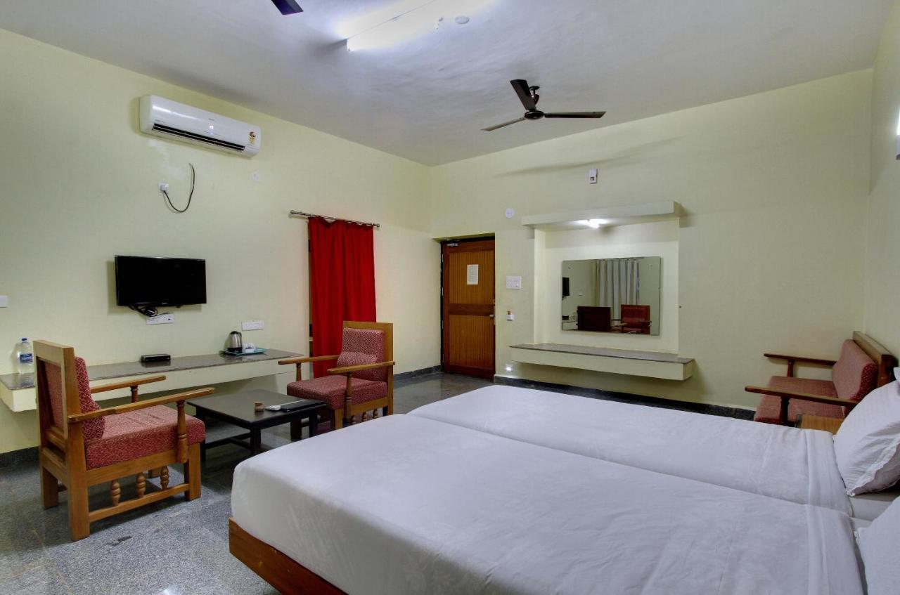 Kanthi Resorts Badami Bāgalkot 外观 照片