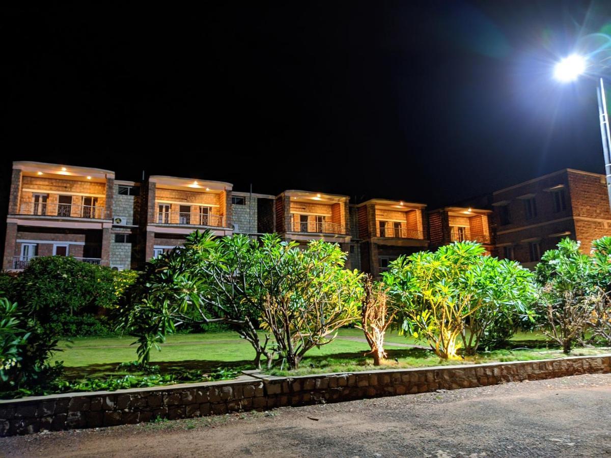 Kanthi Resorts Badami Bāgalkot 外观 照片
