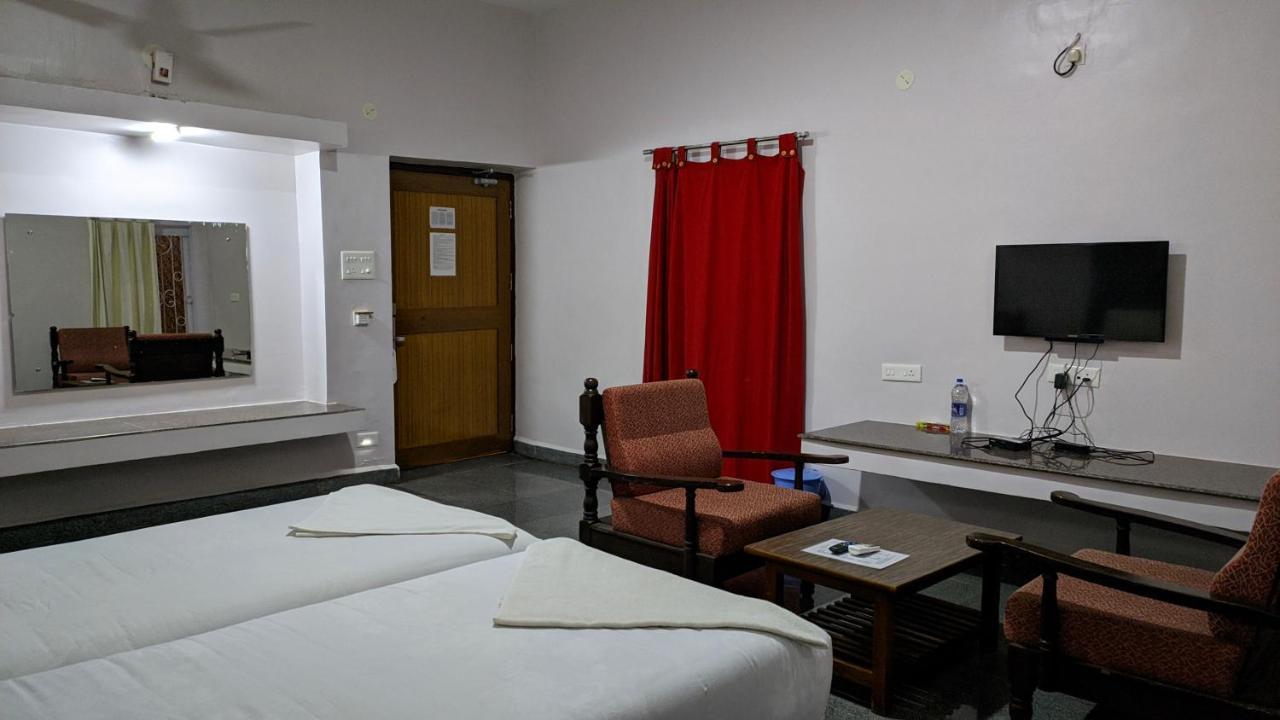 Kanthi Resorts Badami Bāgalkot 外观 照片