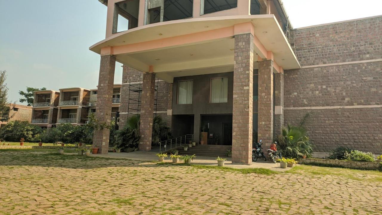 Kanthi Resorts Badami Bāgalkot 外观 照片