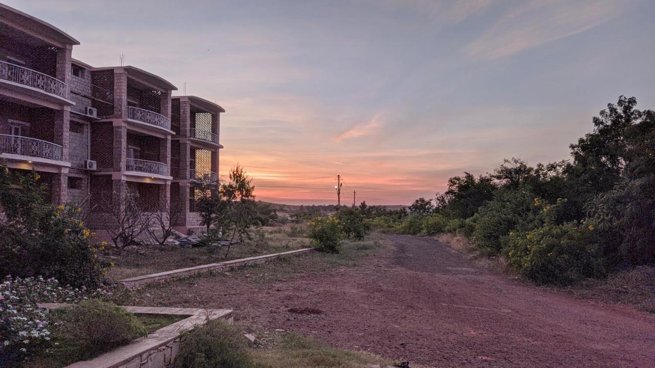 Kanthi Resorts Badami Bāgalkot 外观 照片