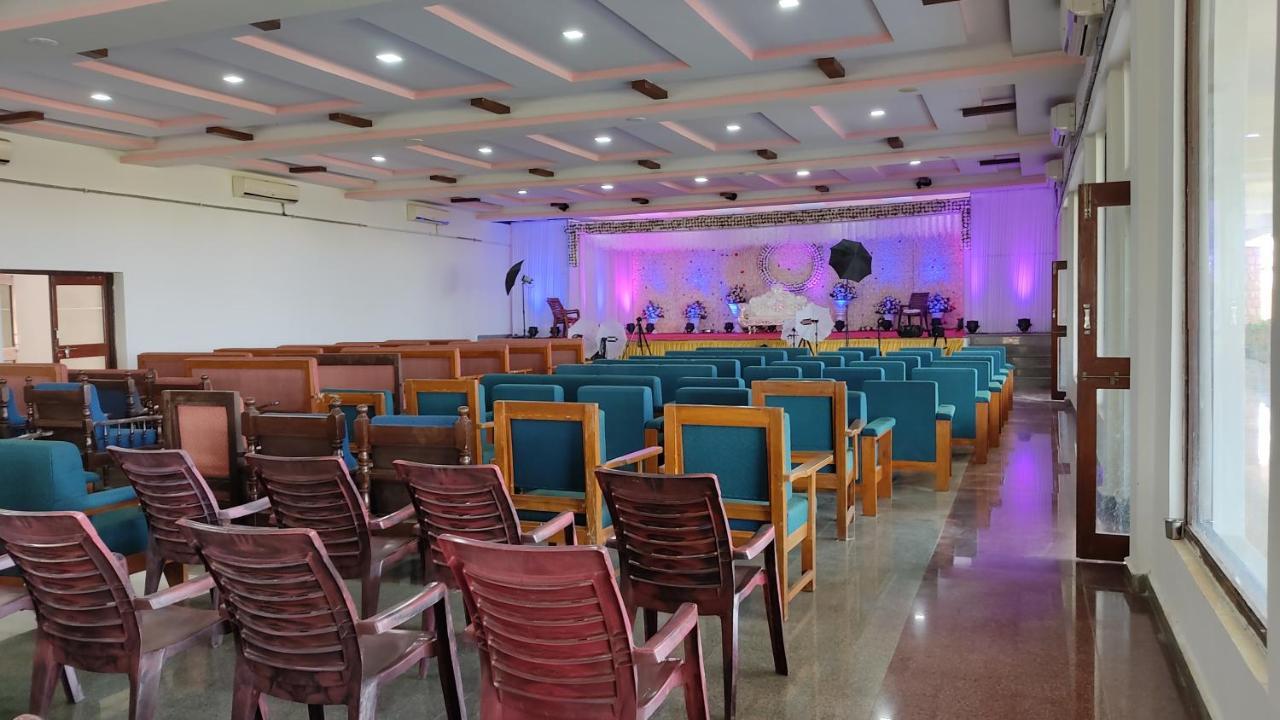 Kanthi Resorts Badami Bāgalkot 外观 照片